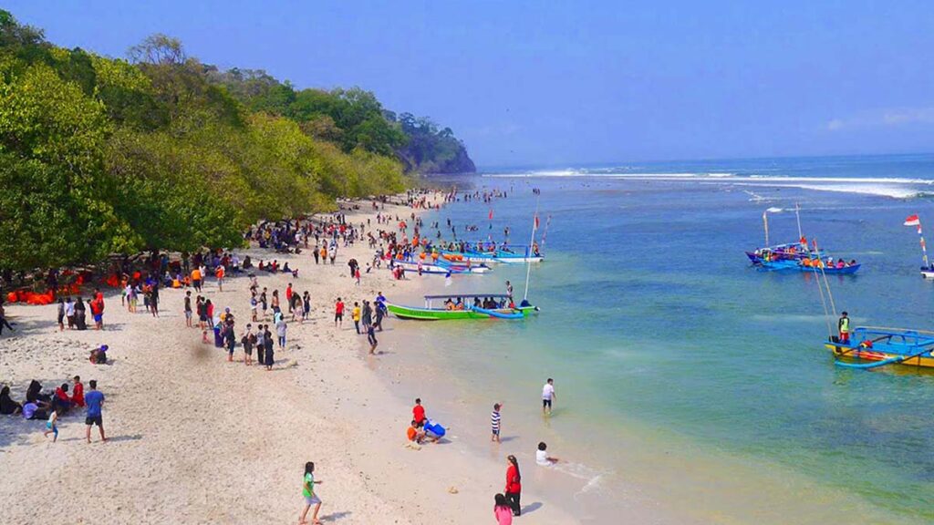 Sewa Kapal di Pantai Pangandaran