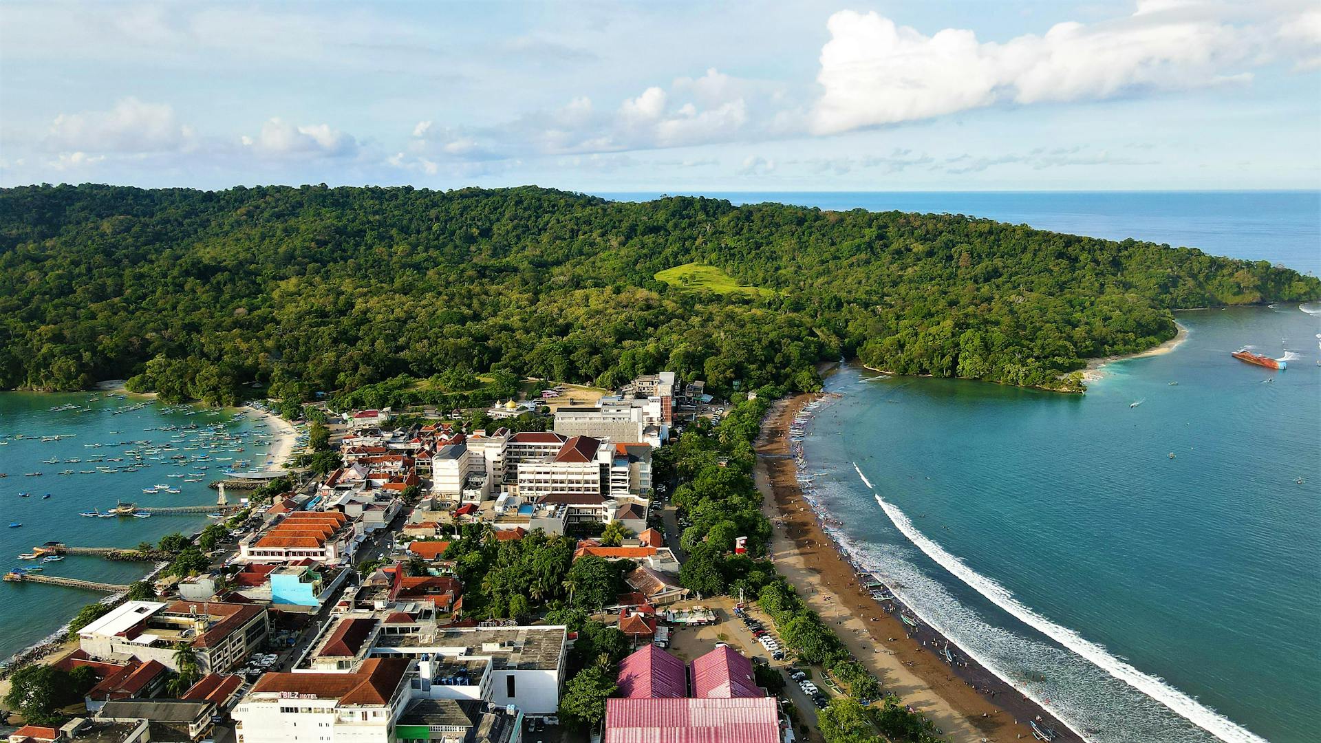 pantai barat dan pantai timur pangandaran