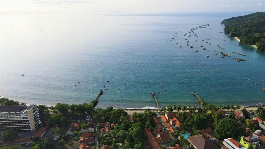 pantai barat dan pantai timur pangandaran